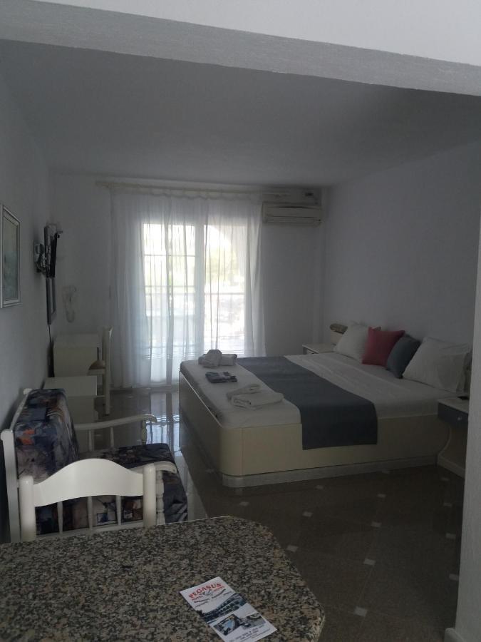 חניוטי Pegasus Hotel מראה חיצוני תמונה