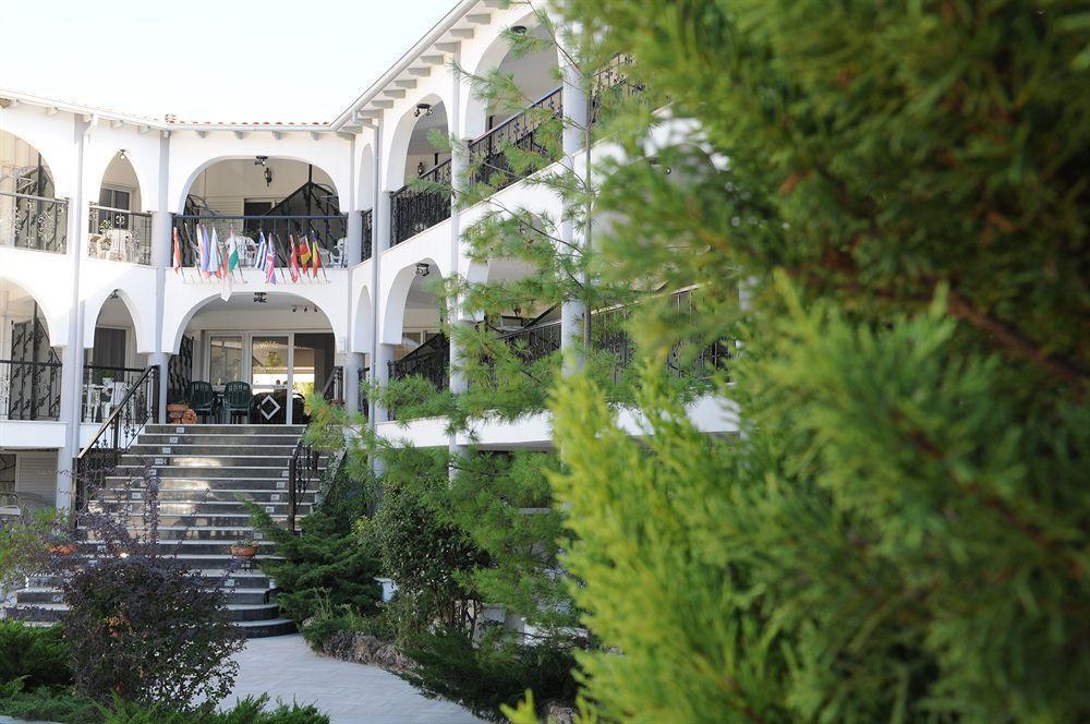 חניוטי Pegasus Hotel מראה חיצוני תמונה